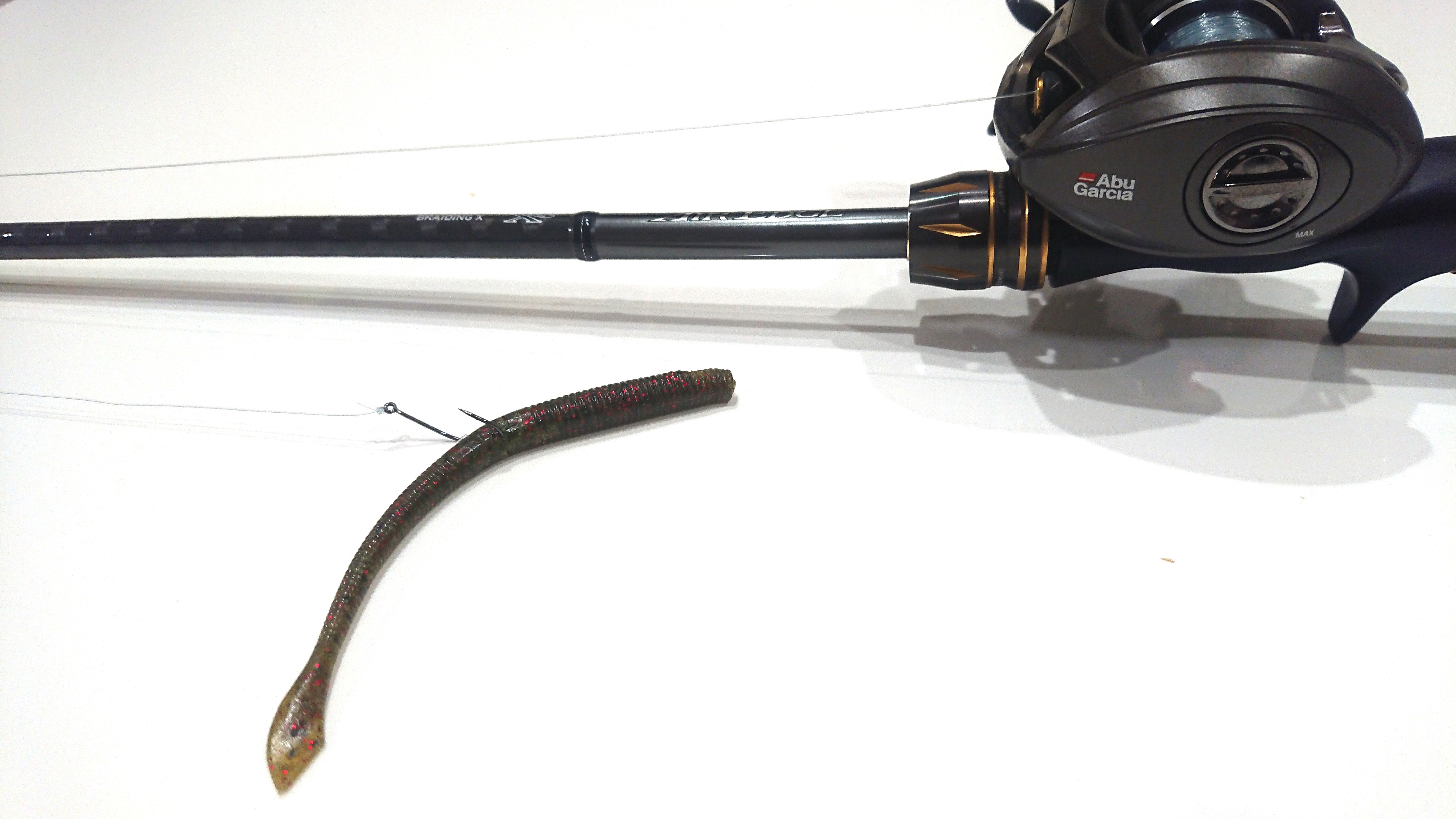 ワッキーリグとは？初心者も作り方、使い方を覚えてバス釣り攻略！