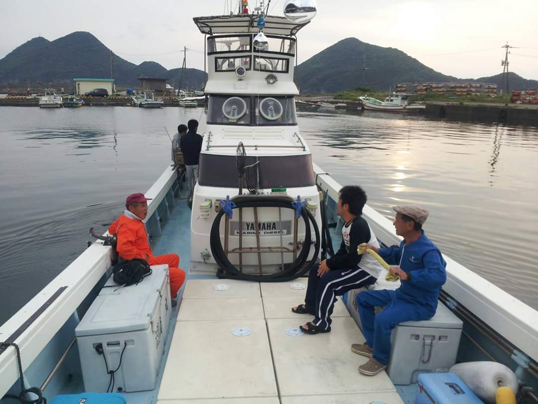 ティップランエギングってどんな釣り方？船から狙うイカの釣り方を解説！